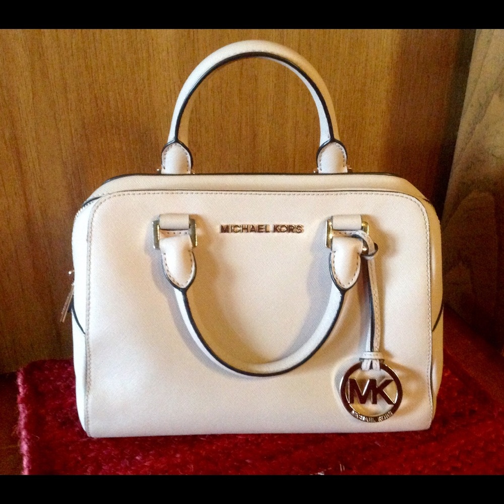 ❌ SOLD ❌ 🌺 Michael Kors Purse w/ Strap  🌺